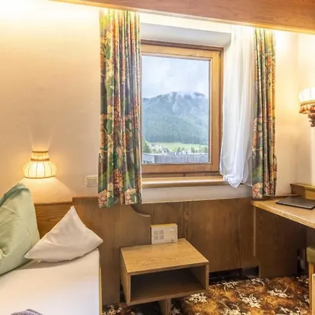 Elisabeth 3* גרלוס